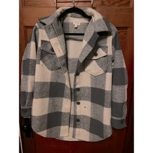 Gray/White Women’s Shacket